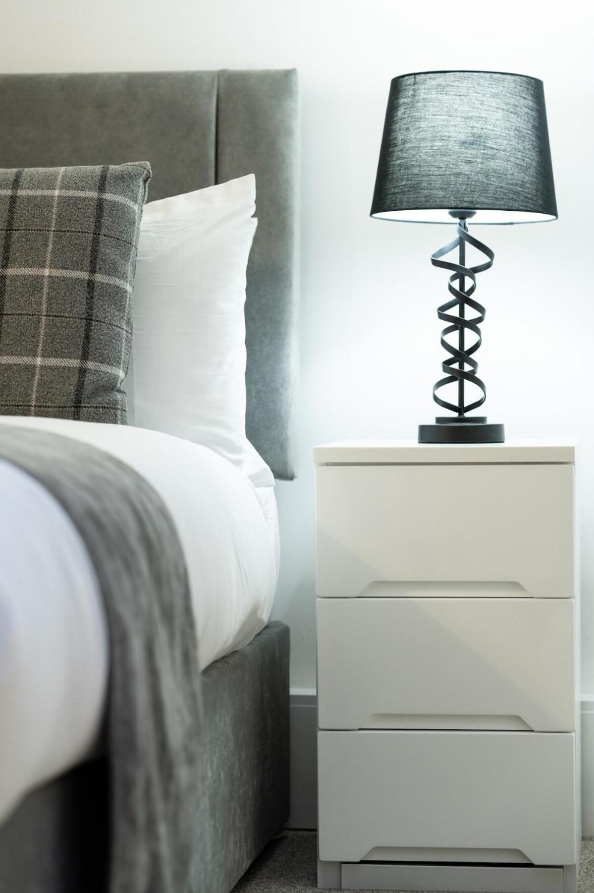 5-bed House With Free Parking, Centre, Family Friendly, Front & Back Garden, Sleeps 10 Edinburgh